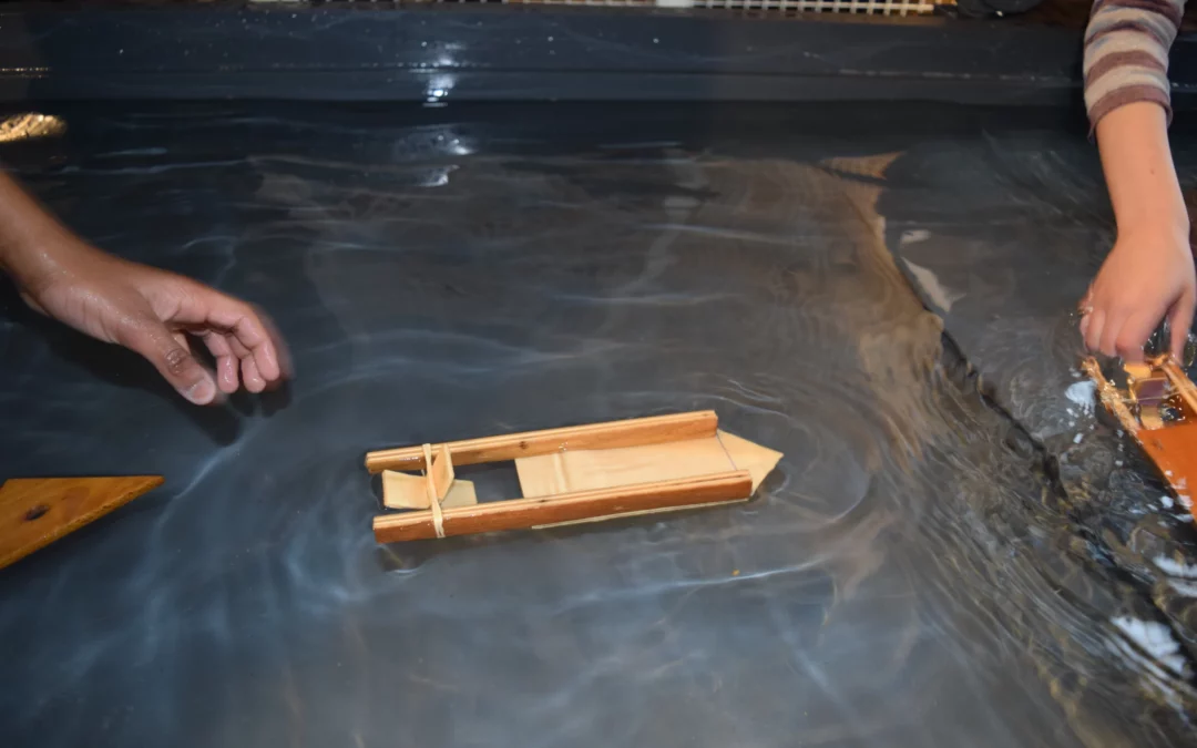 Atelier construction de bateaux en bois
